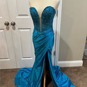 Elegant Teal Strapless Prom Dress